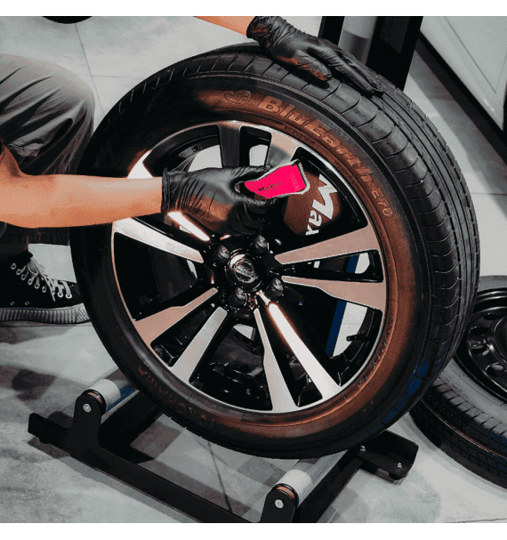 Maxshine Soporte para Ruedas uso 2 - Car Care Europe