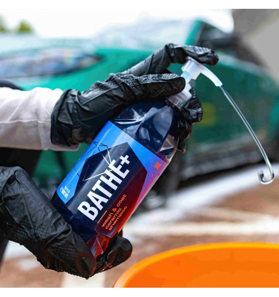 Gyeon Q²M Bathe+ Shampoo para carro
