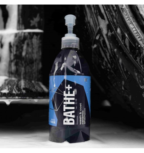 Gyeon Q²M Bathe+ Shampoo para carro