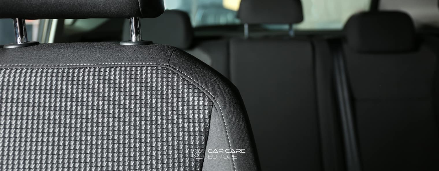Pasos y productos para limpiar la tapicería de tela del coche