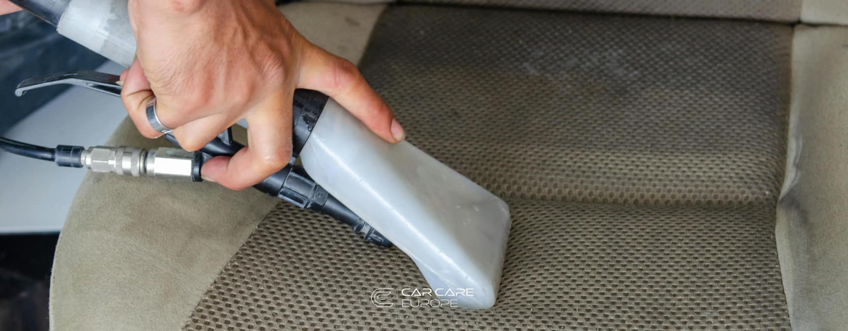 limpiar tapiceria alcantara o sintetica del coche